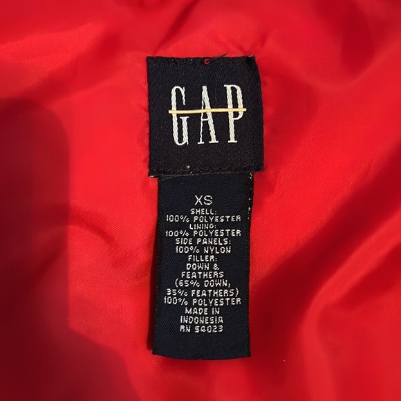 red puffer vest from old navy. size xs - Picture 4 of 5